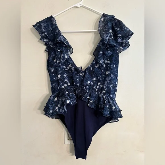 Bardot NWT Emily Ruffled Floral Print Bodysuit in a navy blue color. size 12 - Picture 4 of 7